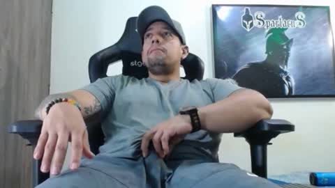 Snapshot of spartacus_cam chatting on 09-25-25, 05:33     online show from 09-25-25, 05:33