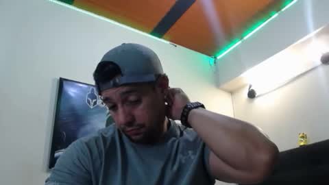 Snapshot of spartacus_cam chatting on 09-26-25, 07:12     online show from 09-26-25, 07:12