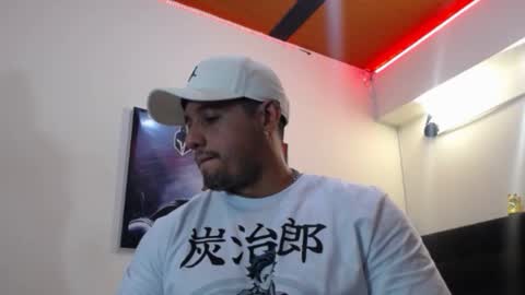 Snapshot of spartacus_cam chatting on 10-17-25, 06:38     online show from 10-17-25, 06:38