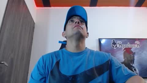 Snapshot of spartacus_cam chatting on 10-27-25, 05:11     online show from 10-27-25, 05:11