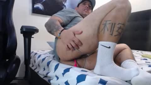 Snapshot of spartacus_cam chatting on 10-29-25, 06:04     online show from 10-29-25, 06:04