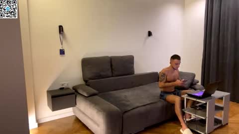 Snapshot of speed_god chatting on 10-24-25, 08:49 Alex online show from 10-24-25, 08:49