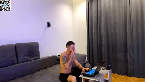 Snapshot of speed_god chatting on 11-12-25, 09:03 Alex online show from 11-12-25, 09:03