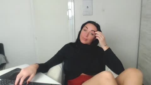 Snapshot of spicemint chatting on 01-27-25, 08:28 Carla online show from 01-27-25, 08:28