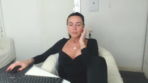 Snapshot of spicemint chatting on 01-29-25, 05:56 Carla online show from 01-29-25, 05:56