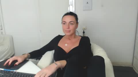 Snapshot of spicemint chatting on 01-29-25, 08:56 Carla online show from 01-29-25, 08:56