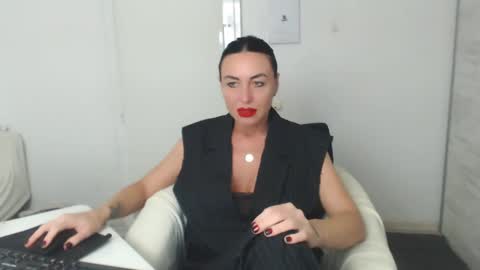 Snapshot of spicemint chatting on 02-02-25, 05:48 Carla online show from 02-02-25, 05:48