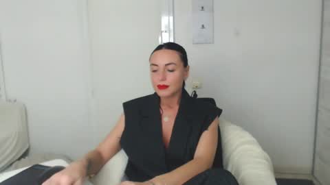 Snapshot of spicemint chatting on 02-02-25, 08:51 Carla online show from 02-02-25, 08:51