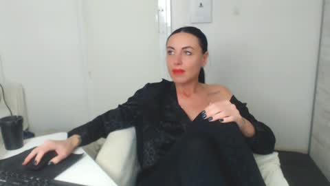 Snapshot of spicemint chatting on 02-14-25, 07:12 Carla online show from 02-14-25, 07:12