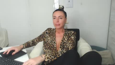 Snapshot of spicemint chatting on 02-18-25, 04:26 Carla online show from 02-18-25, 04:26