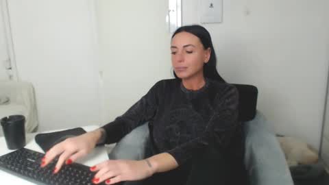 Snapshot of spicemint chatting on 02-26-25, 04:56 Carla online show from 02-26-25, 04:56