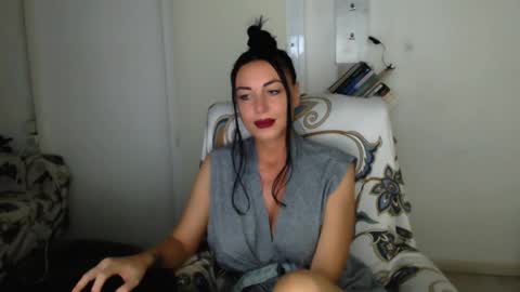 Snapshot of spicemint chatting on 09-10-25, 04:51 Carla online show from 09-10-25, 04:51