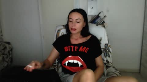 Snapshot of spicemint chatting on 09-12-25, 03:34 Carla online show from 09-12-25, 03:34