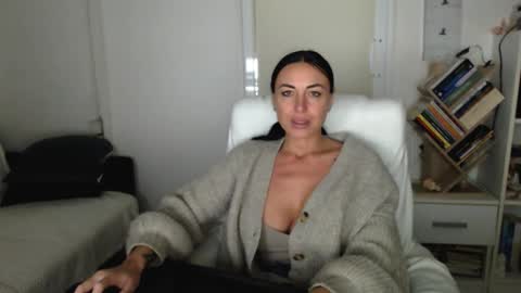 Snapshot of spicemint chatting on 10-01-25, 05:19 Carla online show from 10-01-25, 05:19