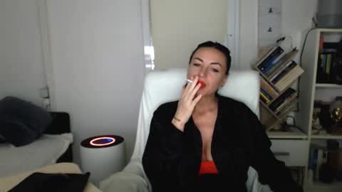 Snapshot of spicemint chatting on 10-12-25, 03:44 Carla online show from 10-12-25, 03:44
