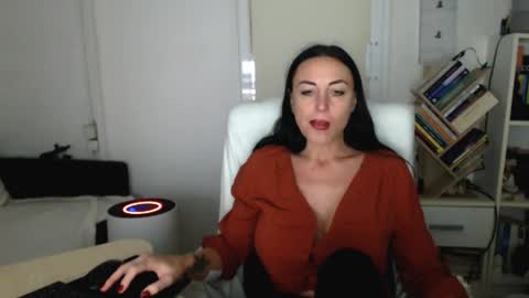 Snapshot of spicemint chatting on 10-16-25, 03:24 Carla online show from 10-16-25, 03:24