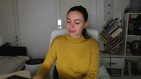 Snapshot of spicemint chatting on 10-28-25, 02:20 Carla online show from 10-28-25, 02:20