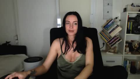 Snapshot of spicemint chatting on 11-07-25, 03:45 Carla online show from 11-07-25, 03:45