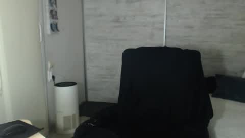 Snapshot of spicemint chatting on 11-10-25, 04:28 Carla online show from 11-10-25, 04:28