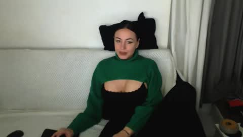 Snapshot of spicemint chatting on 11-24-25, 04:07 Carla online show from 11-24-25, 04:07