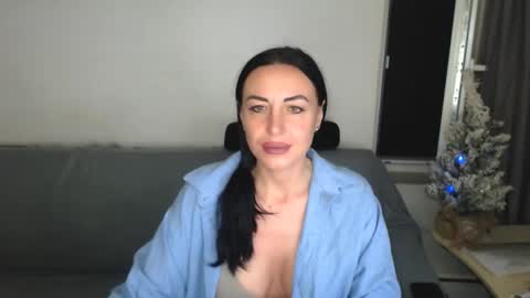 Snapshot of spicemint chatting on 12-16-25, 06:02 Carla online show from 12-16-25, 06:02