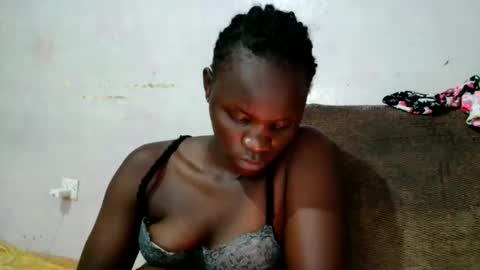 spicy_bella69 online show from 05-20-26, 07:03