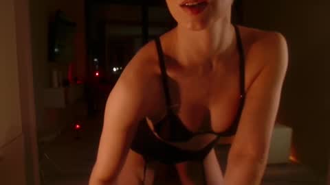 Elizabeth online show from 10-24-25, 04:58