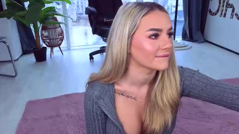 Anna online show from 10-04-25, 10:13