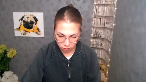 Snapshot of sport_tall_karina chatting on 01-28-25, 08:25 Karina online show from 01-28-25, 08:25