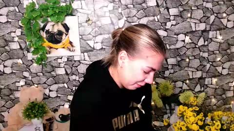 Snapshot of sport_tall_karina chatting on 10-22-25, 06:57 Karina online show from 10-22-25, 06:57