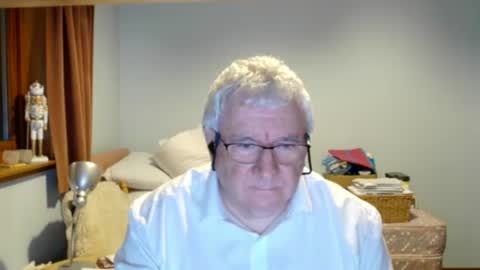 Snapshot of springtine chatting on 06-10-26, 12:55 springtine online show from 06-10-26, 12:55
