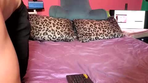Snapshot of squirtwerps chatting on 06-03-26, 08:06 CoupleOfSquirtS online show from 06-03-26, 08:06
