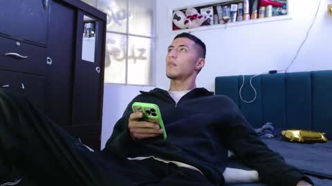 Snapshot of sr_porn01 chatting on 01-24-25, 08:32 sr_porn01 online show from 01-24-25, 08:32