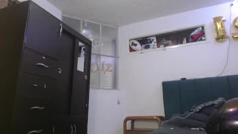 Snapshot of sr_porn01 chatting on 11-08-25, 04:07 sr_porn01 online show from 11-08-25, 04:07