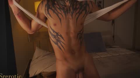 Snapshot of srerotic chatting on 11-30-25, 04:44 Matt online show from 11-30-25, 04:44