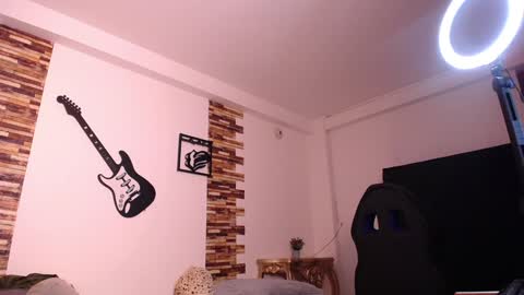 Snapshot of srta_fox chatting on 01-12-25, 10:33 Srta. Fox online show from 01-12-25, 10:33