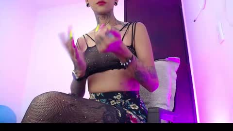 Snapshot of srta_fox chatting on 09-17-25, 11:23 Srta. Fox online show from 09-17-25, 11:23