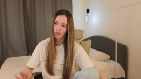 Chloe online show from 05-27-26, 04:42