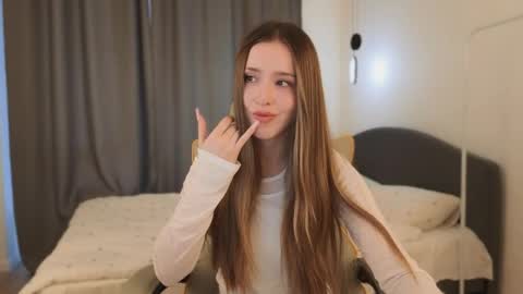 Snapshot of ssurf_time chatting on 05-31-26, 05:26 Chloe online show from 05-31-26, 05:26