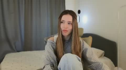 Snapshot of ssurf_time chatting on 06-14-26, 04:47 Chloe online show from 06-14-26, 04:47