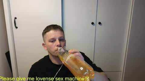 Snapshot of st1vemaster01 chatting on 05-21-26, 03:08 st1vemaster01 online show from 05-21-26, 03:08