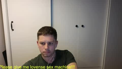 Snapshot of st1vemaster01 chatting on 06-08-26, 01:33 st1vemaster01 online show from 06-08-26, 01:33
