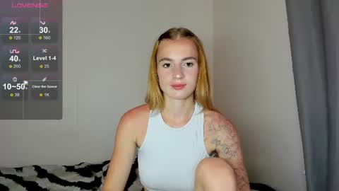 Snapshot of stacey_brow chatting on 06-29-26, 01:34 stacey online show from 06-29-26, 01:34