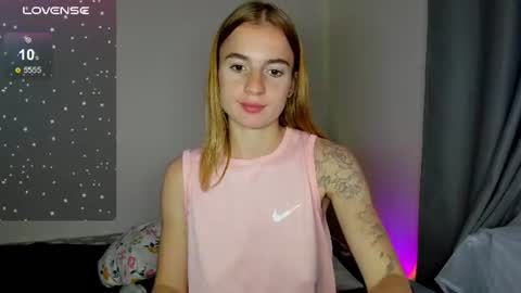 Snapshot of stacey_brow chatting on 07-14-26, 02:05 stacey online show from 07-14-26, 02:05