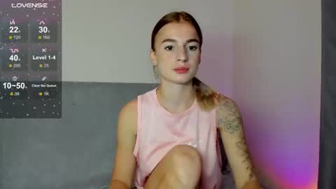 Snapshot of stacey_brow chatting on 07-17-26, 01:45 stacey online show from 07-17-26, 01:45