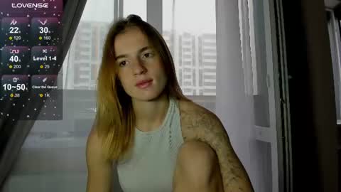 Snapshot of stacey_brow chatting on 07-27-26, 01:12 stacey online show from 07-27-26, 01:12