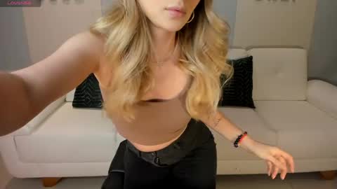 Snapshot of staceywood_ chatting on 04-28-26, 11:04 Stacy Woods online show from 04-28-26, 11:04