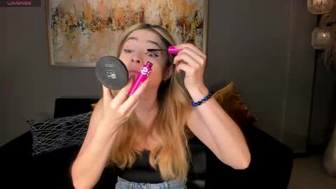 Snapshot of staceywood_ chatting on 06-03-26, 11:46 Stacy Woods online show from 06-03-26, 11:46
