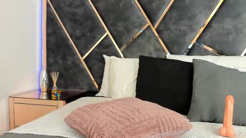 Snapshot of staciemoon chatting on 07-18-26, 06:01 Stacie online show from 07-18-26, 06:01
