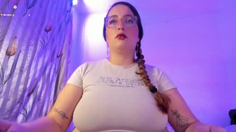 Snapshot of stacy_millerr chatting on 04-28-26, 10:48 Stacy Boobs online show from 04-28-26, 10:48